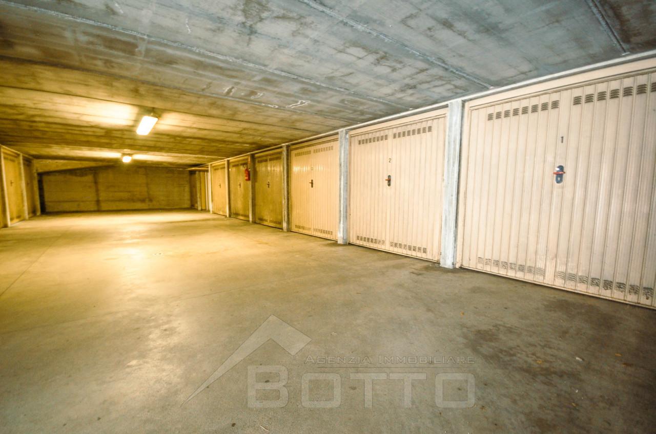 Garage in vendita a Omegna