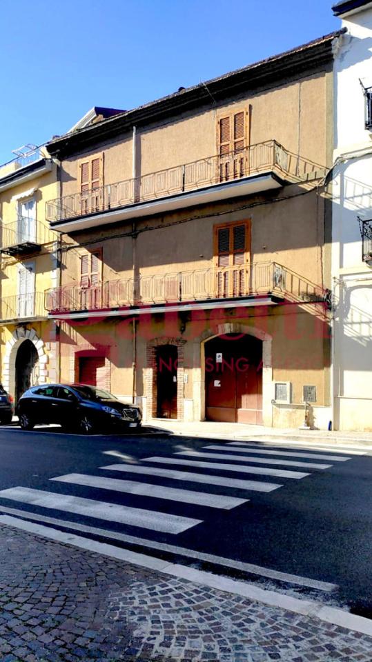 Palazzina commerciale in Corso Umberto 243, Guardia Sanframondi, {3} - Foto 1