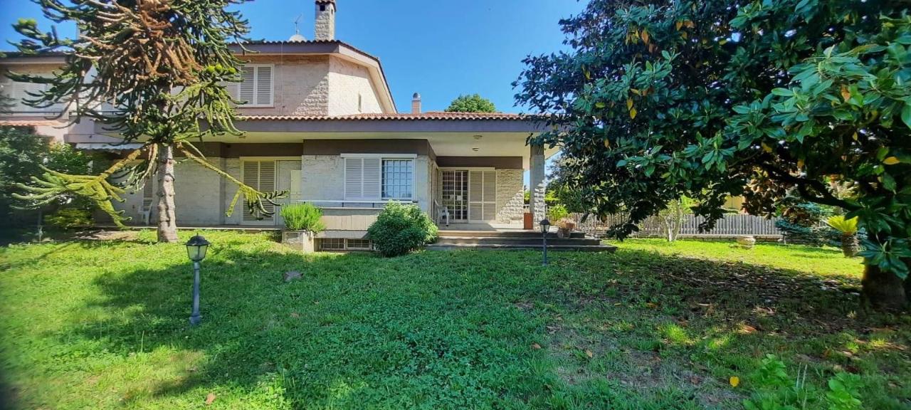 Villa in vendita a Capranica