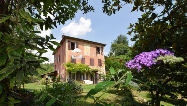 Country house or cottage in Via Santa Lucia, Castelcucco - Photo 1