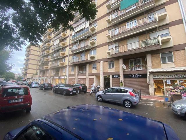 Negozio in {3}, Viale Gaetano Salvemini 48 - Foto 1