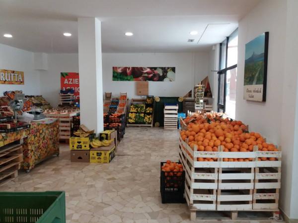 Negozio in Via Aprutina, Ascoli Piceno, {3} - Foto 1