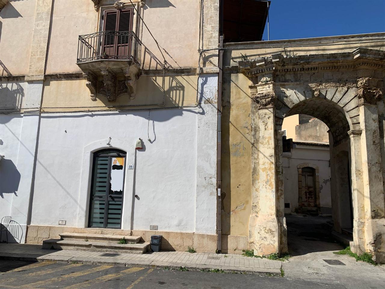 Negozio in Via Linneo, Avola, {3} - Foto 2