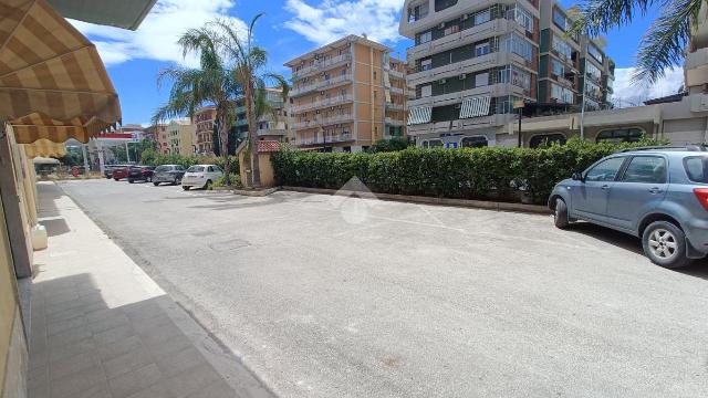 Quadrilocale in {3}, Viale Scala Greca 368 - Foto 1