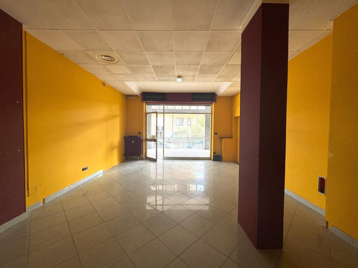 Negozio in Via Pinerolo 12, Piossasco, {3} - Foto 1