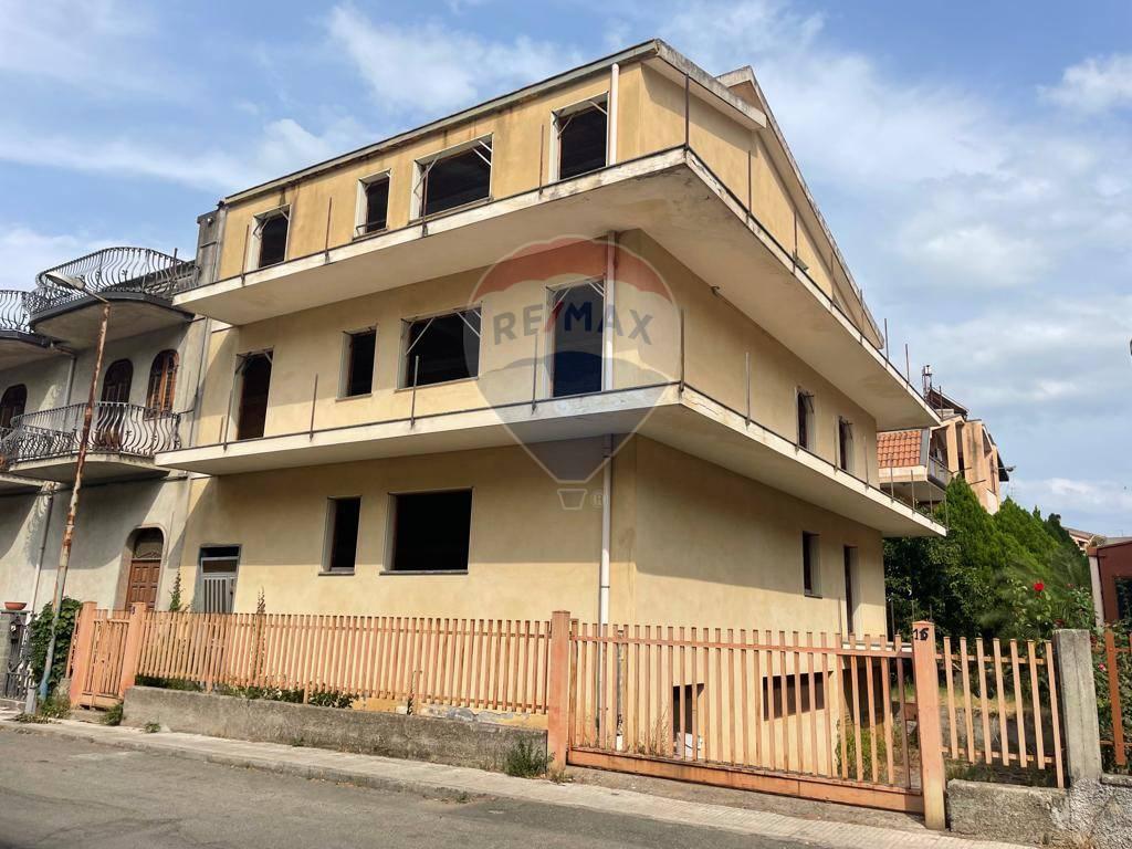Casa indipendente in vendita a Francavilla Di Sicilia