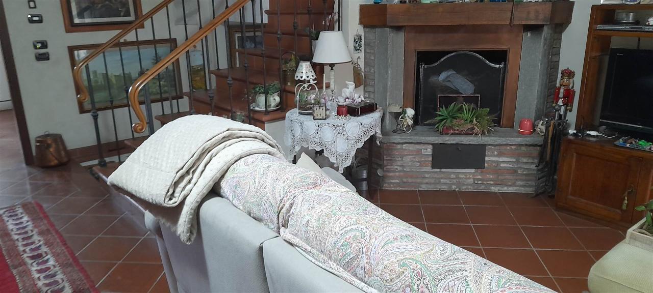 Villa bifamiliare in vendita a Campi Bisenzio
