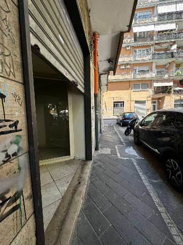 Geschäft in Via Sabato Robertelli 6, Salerno - Foto 1