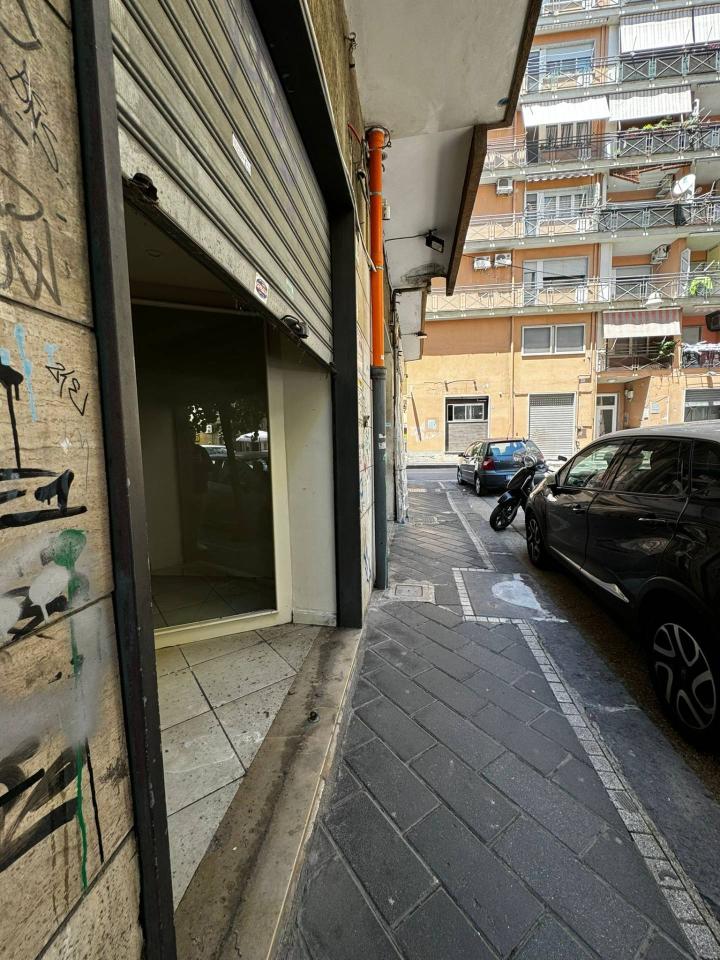 Negozio in Via Sabato Robertelli 6, Salerno, {3} - Foto 1