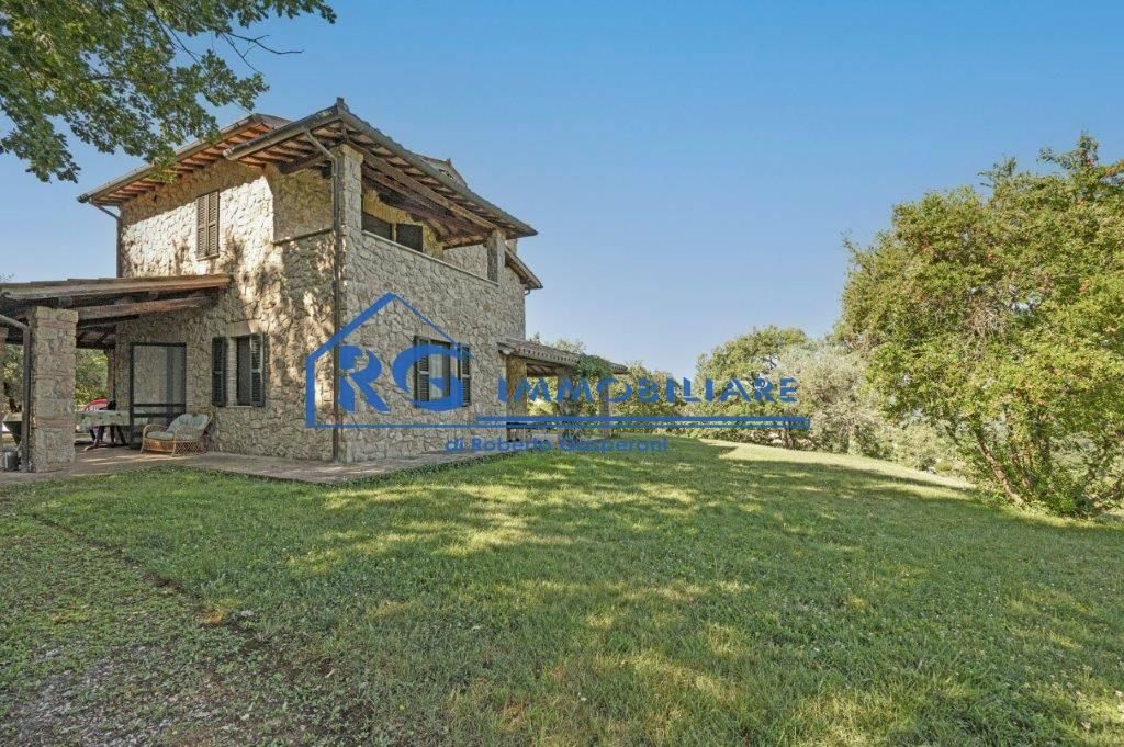 Villa in vendita a Baschi