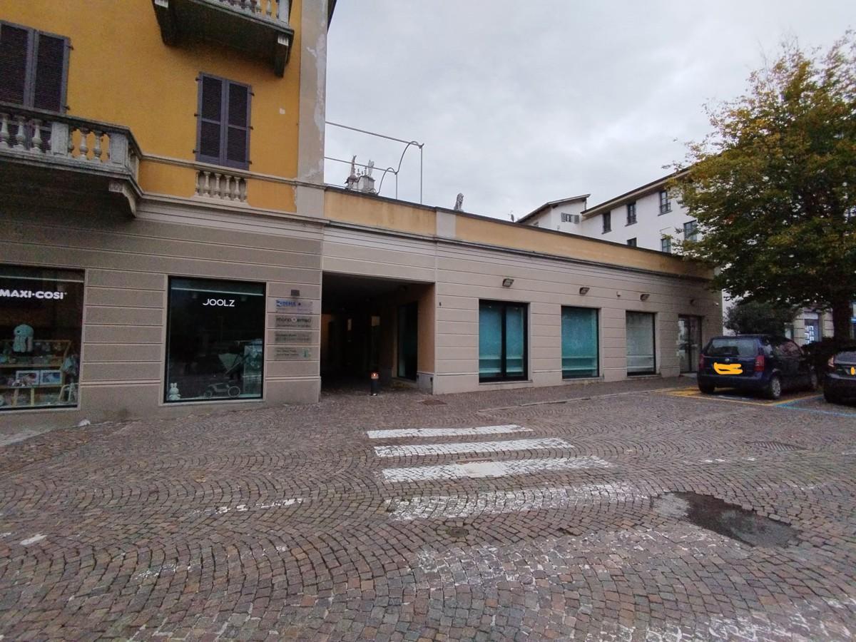 Negozio in Piazza Caduti 9, Morbegno, {3} - Foto 2