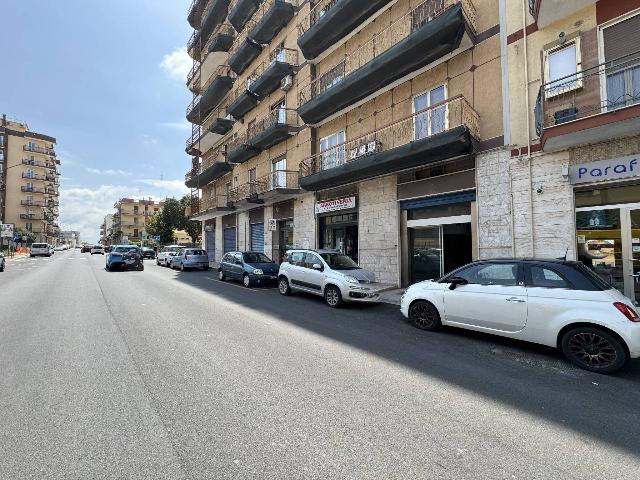 Negozio in Viale Cavalieri di Malta 51, Putignano - Foto 1