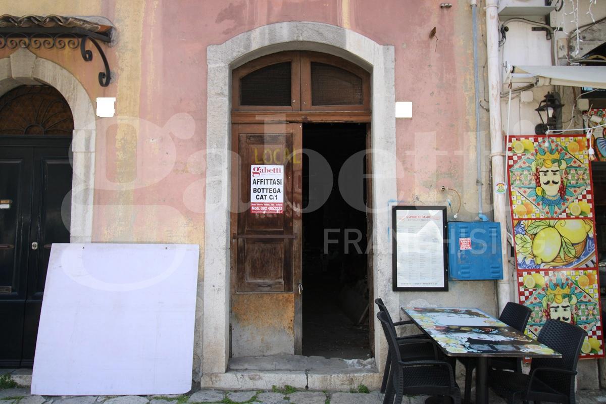 Negozio in Piazza San Pancrazio, Taormina, {3} - Foto 1