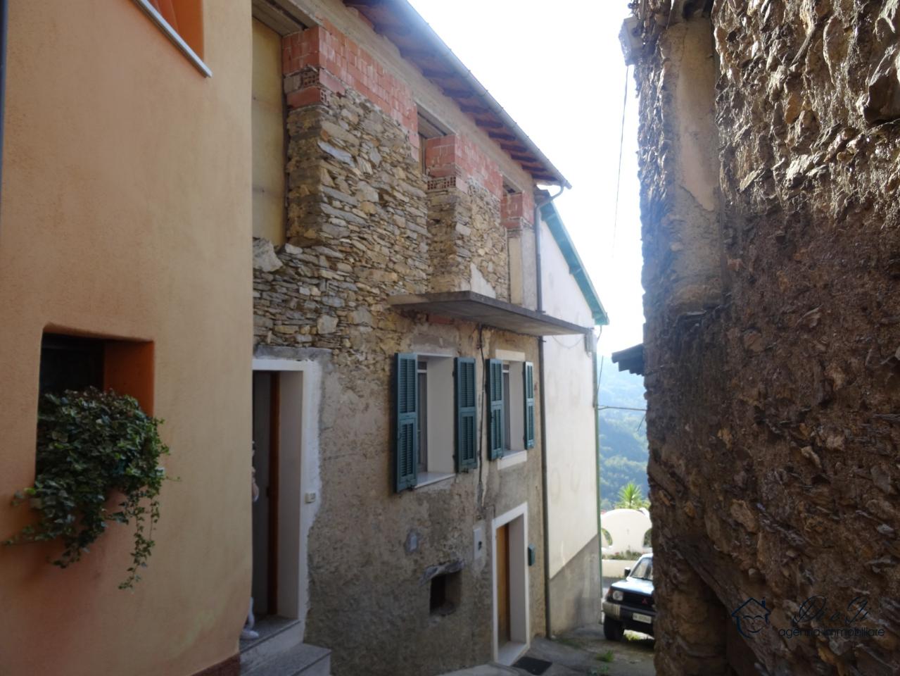 Casa indipendente in vendita a Aquila d'Arroscia