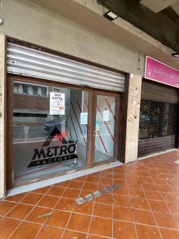 Negozio in Via Fratelli Ciocca, Avellino - Foto 1