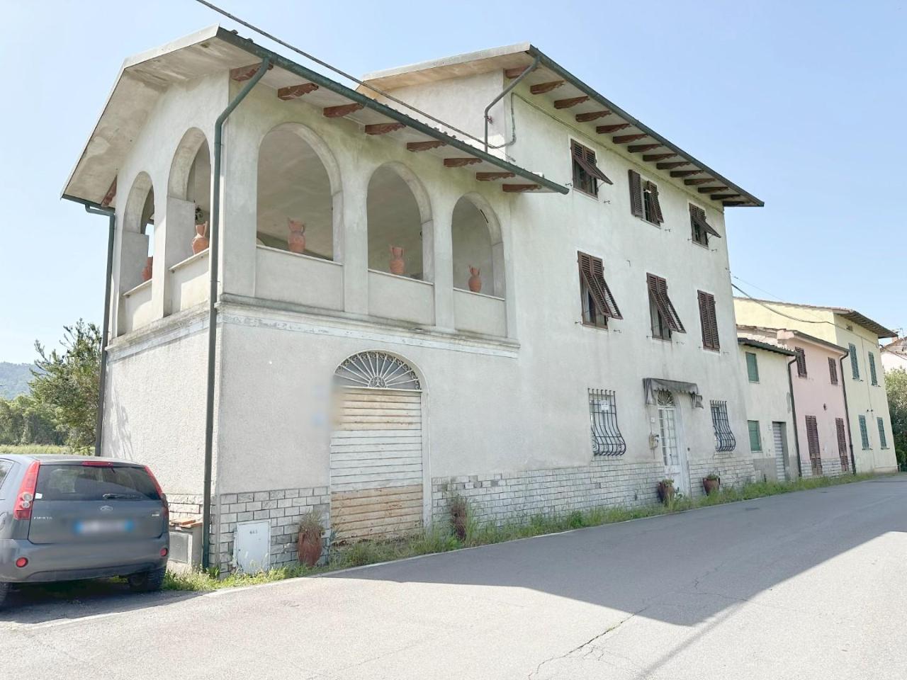 casa indipendente in vendita a Lucca in zona Nozzano