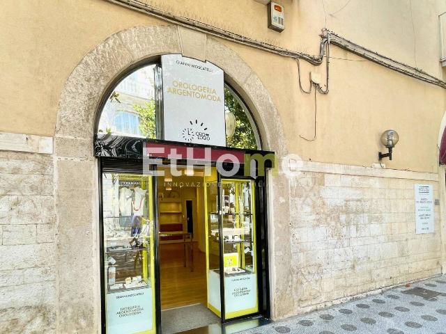 Shop in Corso Camillo Benso di Cavour 67, Andria - Photo 1