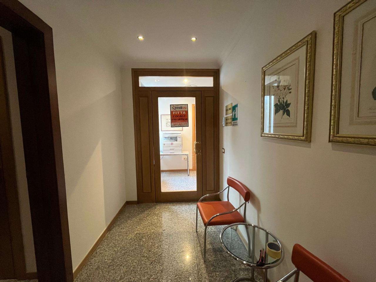 Ufficio in Via San Francesco d'Assisi 175, Francavilla Fontana, {3} - Foto 2