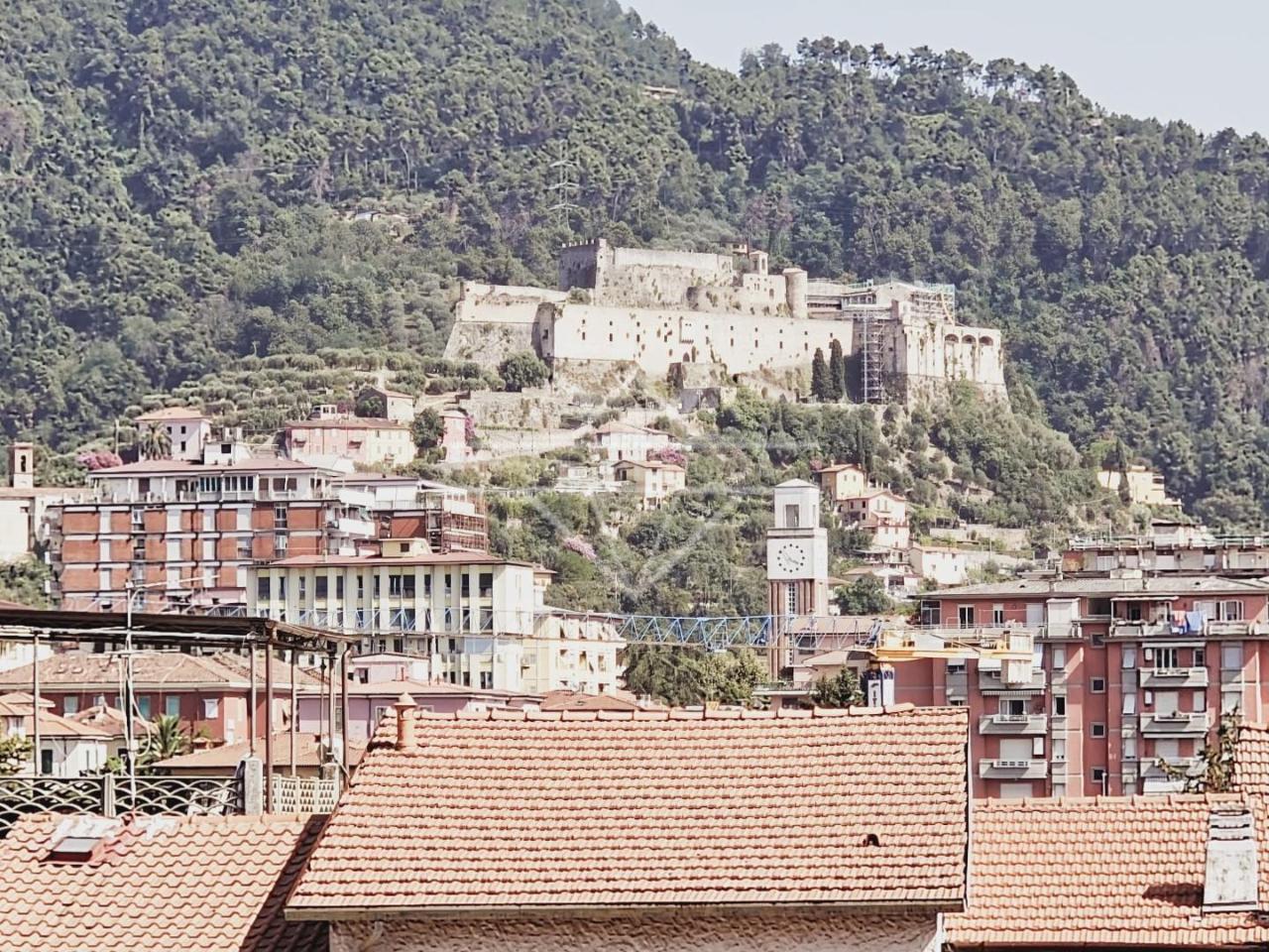 casa indipendente in vendita a Massa in zona Centro Storico