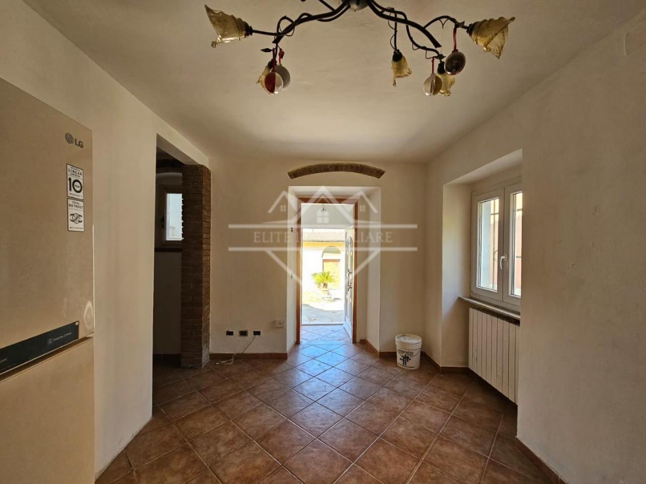 casa indipendente in vendita a Carrara in zona Fossola