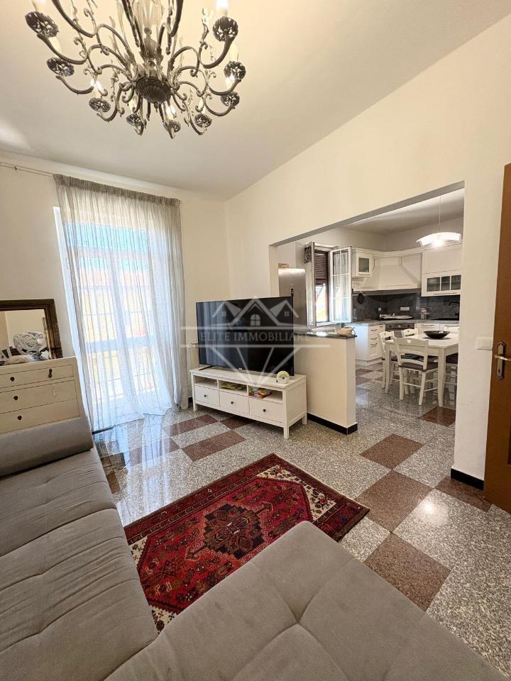casa indipendente in vendita a Carrara in zona Avenza