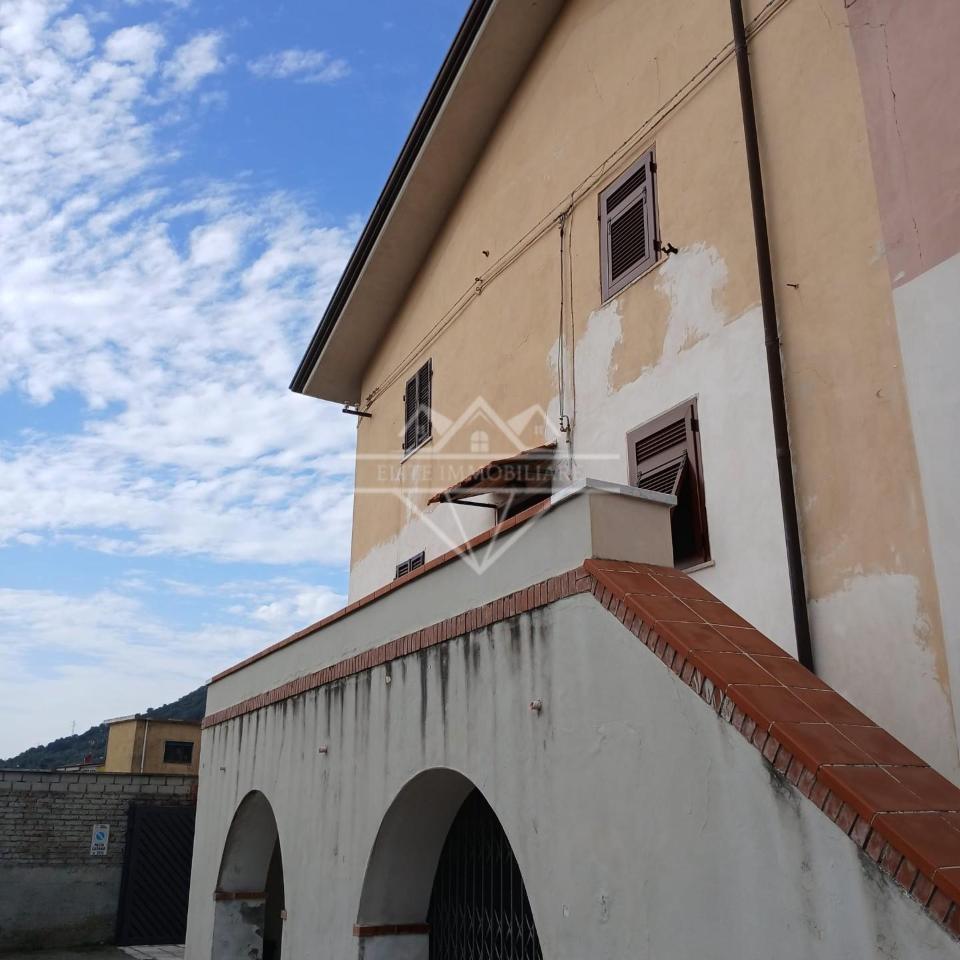 appartamento in vendita a Carrara in zona Stadio