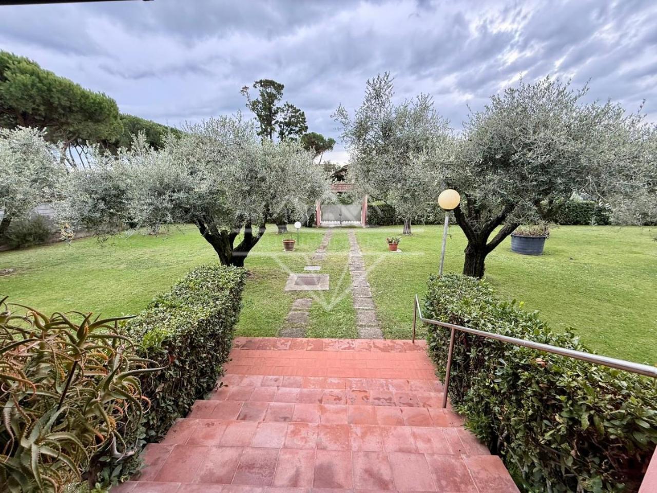 casa indipendente in vendita a Carrara in zona Marina di Carrara
