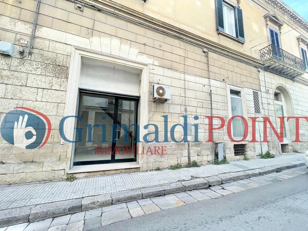 Negozio in Via Luigi De Simone 3, Lecce, {3} - Foto 2
