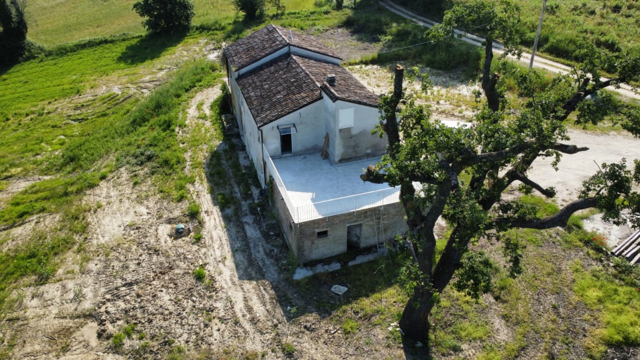 Casa colonica in vendita a Montegiorgio