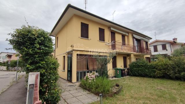 Terraced house in {3}, - Photo 1