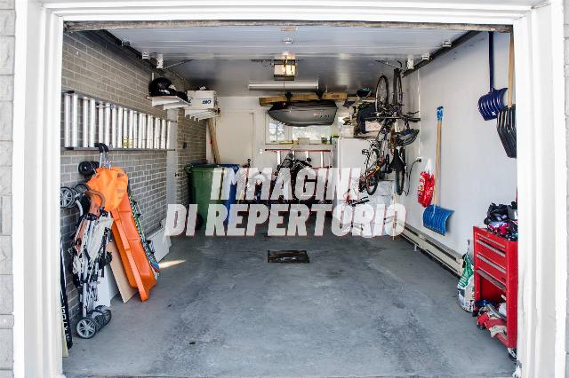 Garage or car box in {3}, - Photo 1