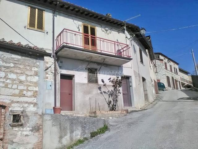 Casa indipendente in Frazione Nebbiano, Fabriano - Foto 1