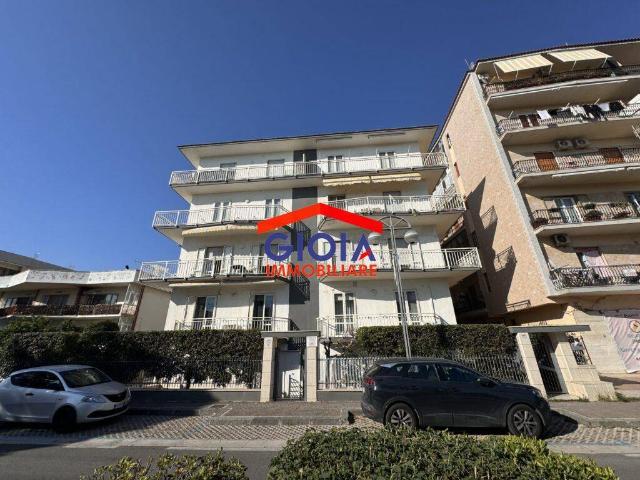 Quadrilocale in Viale Europa 93, Mondragone - Foto 1