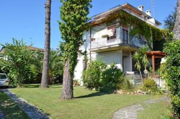 Villa bifamiliare in Via Francesco Carrara 45, Forte dei Marmi - Foto 1