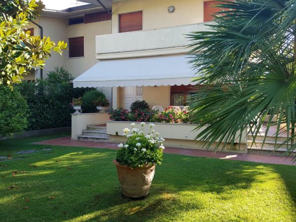 Two-family villa, Forte dei Marmi - Photo 1