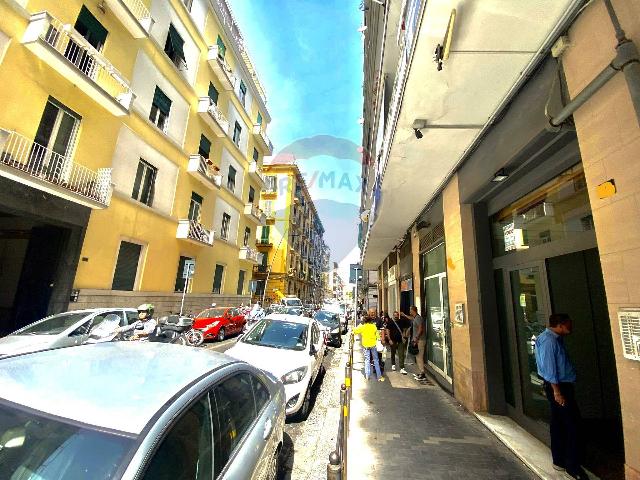 Negozio in Via Michele Kerbaker 84, Napoli - Foto 1