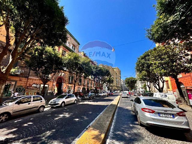 Geschäft in Via Domenico Cirillo 10, Napoli - Foto 1