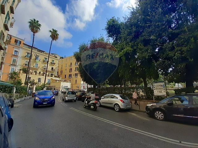 Geschäft in Corso Vittorio Emanuele 94, Napoli - Foto 1