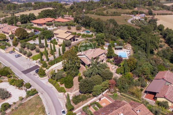 Villa plurifamiliare in vendita a Todi