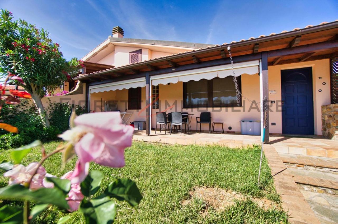 Villa bifamiliare in vendita a Follonica
