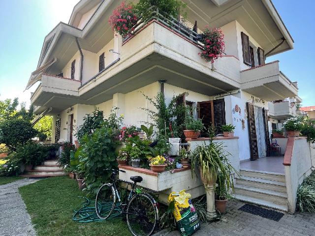 Terraced house in Via Tagliamento, Massa - Photo 1