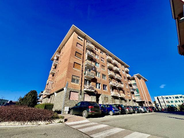 2-room flat in Via Inghilterra, Borgaro Torinese - Photo 1