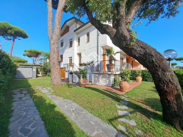 Two-family villa in Trieste 144, Camaiore - Photo 1