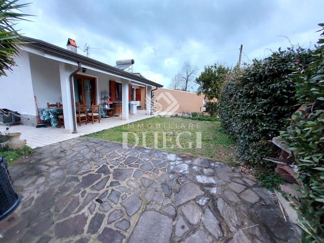 Villa in dei Lecci 147, Viareggio - Foto 1