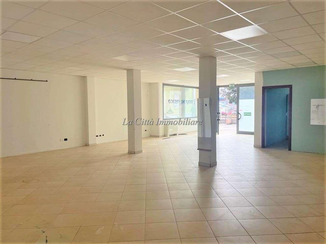 Negozio in , Galliate, {3} - Foto 2