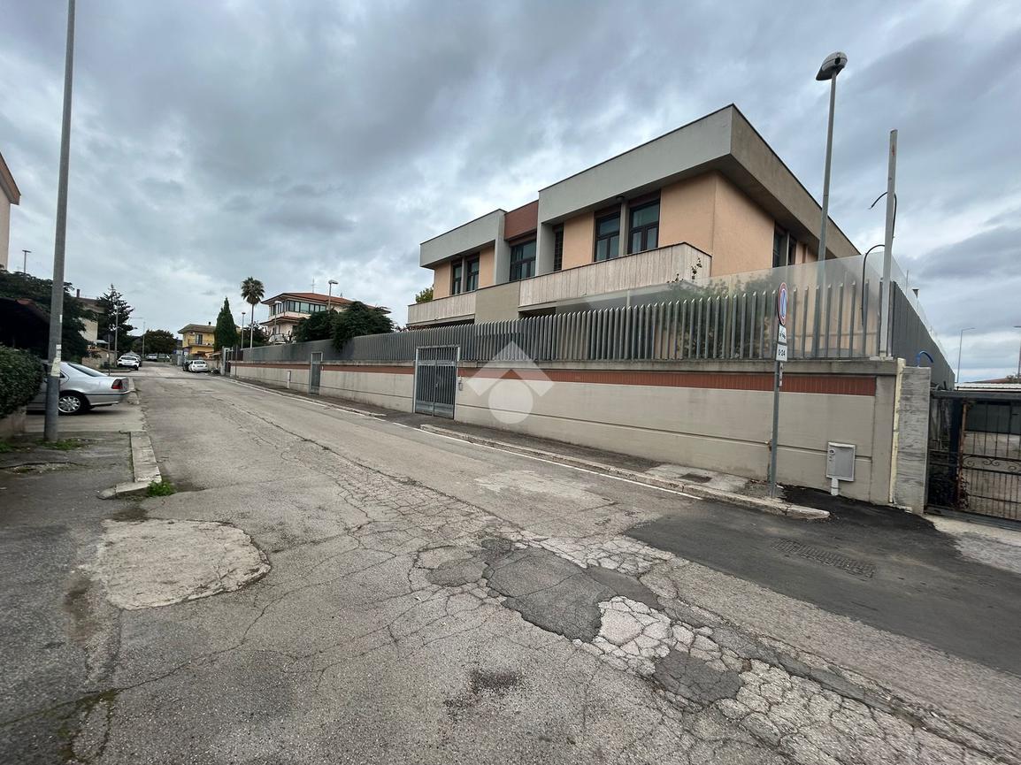 Palazzina commerciale in Via Gioacchino Belli 1, Aprilia, {3} - Foto 1