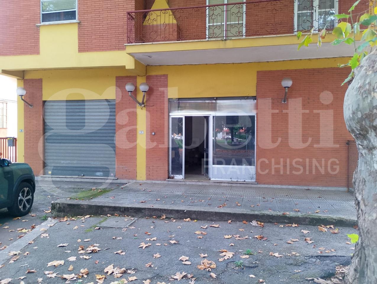 Negozio in Strada Gialla 29, Latina, {3} - Foto 2