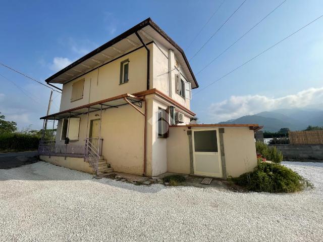 Detached house in Via Salicera 49, Massa - Photo 1