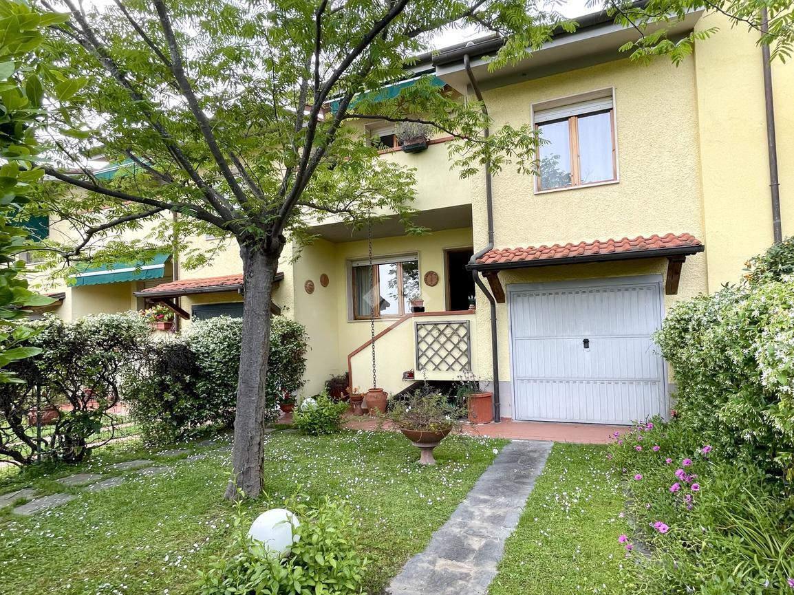 Villa a schiera in vendita a Camaiore