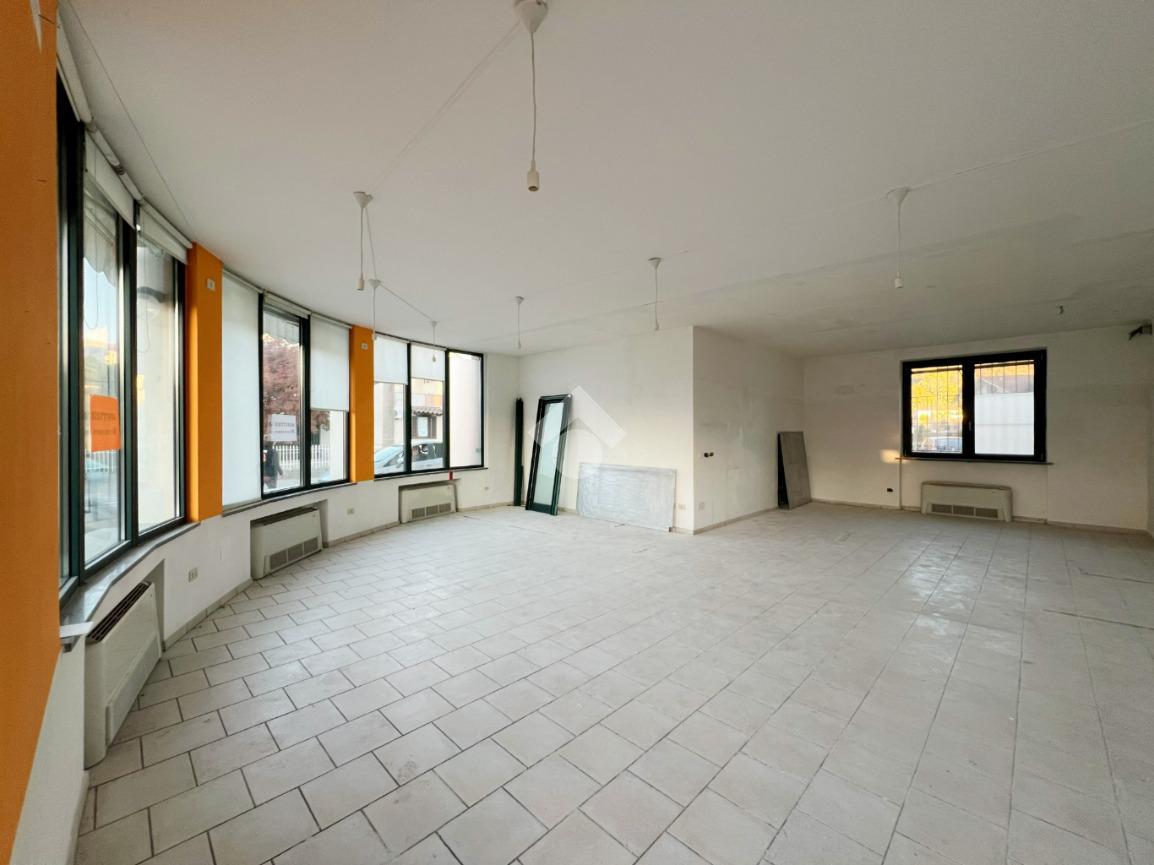 Negozio in Via Ivrea 75, Montalto Dora, {3} - Foto 1